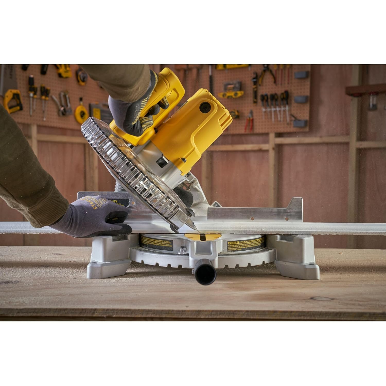 STANLEY SM16-IN 1650W 10" Compound Mitre Saw