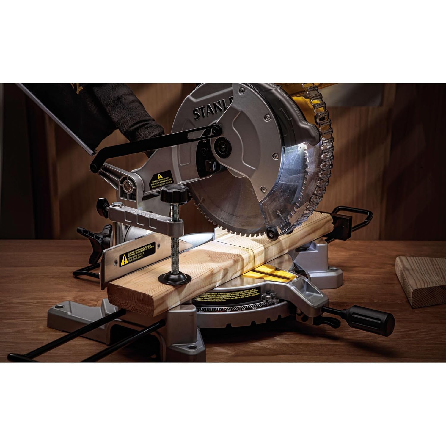 STANLEY SM16-IN 1650W 10" Compound Mitre Saw