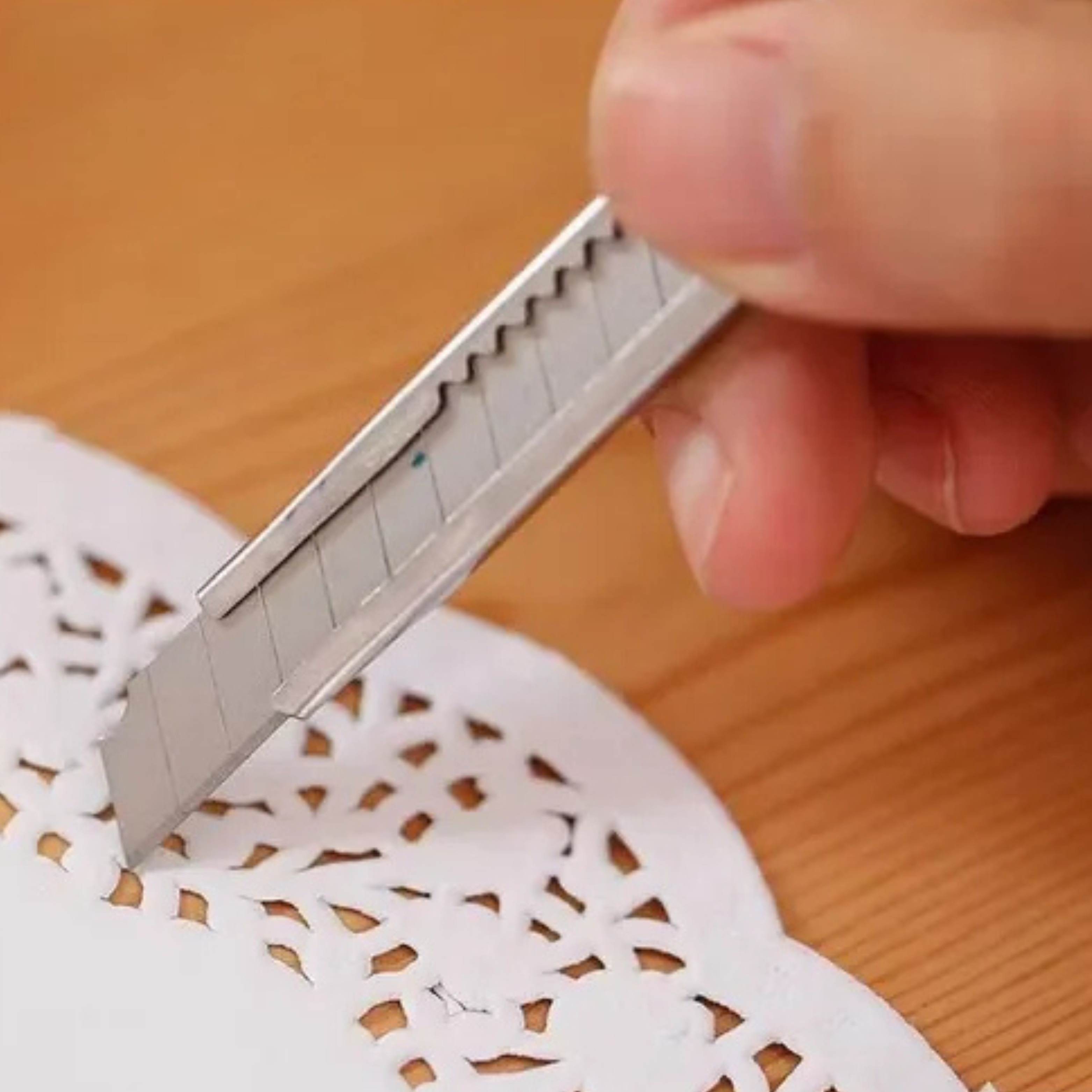 Metal Body Utility Knife – Heavy Duty Retractable Cutter